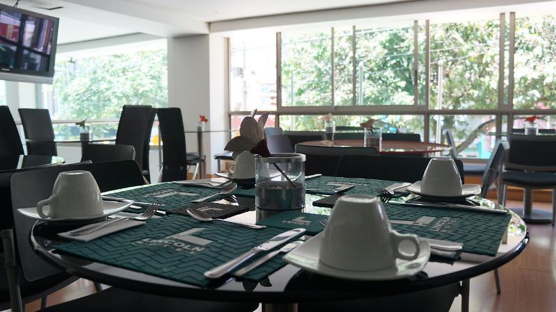 Hotel Lincoln Medellín Buitenkant foto