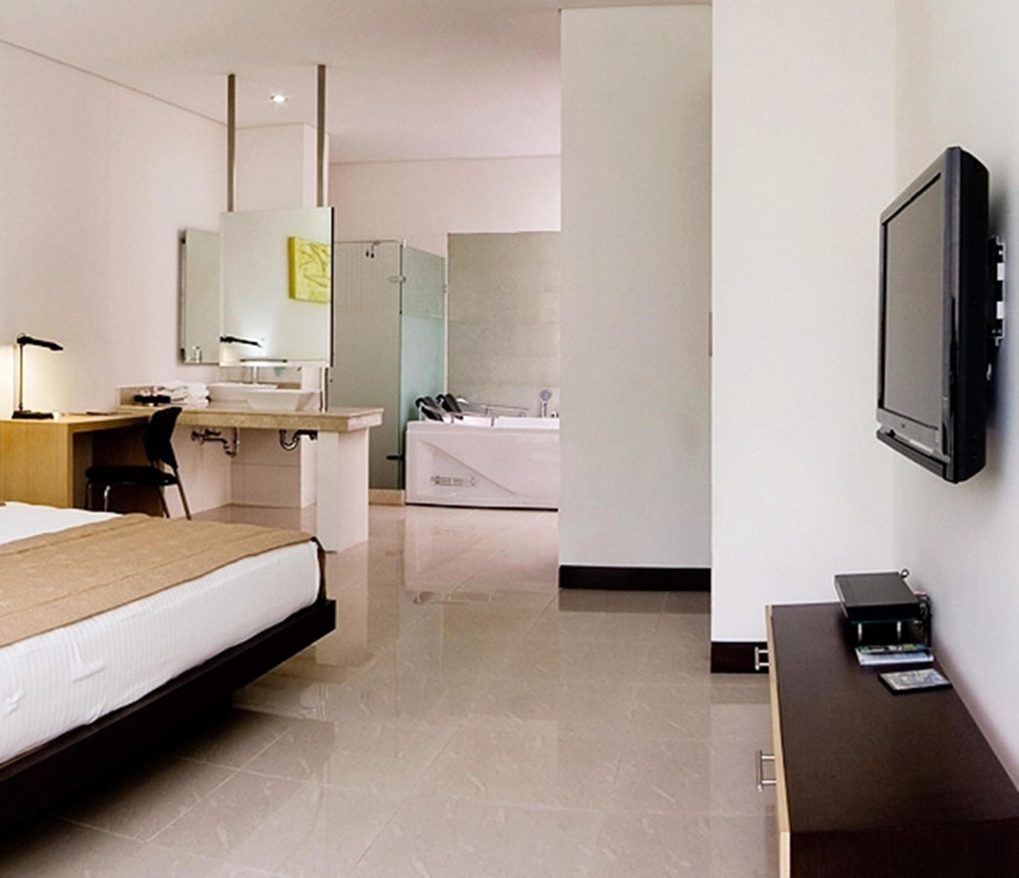 Hotel Lincoln Medellín Buitenkant foto